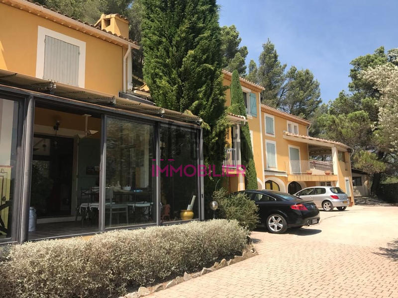 Maison - 294 m² - 12 pièces