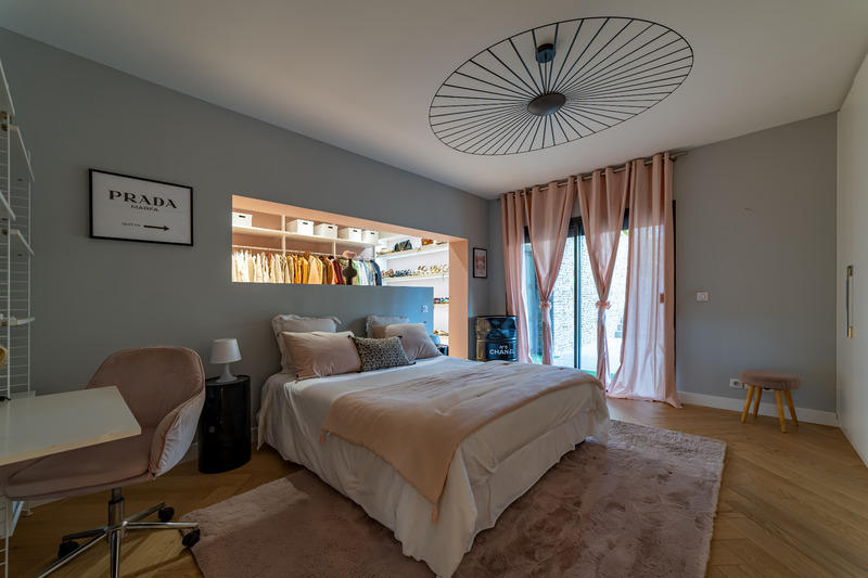 Maison - 365 m² - 8 pièces