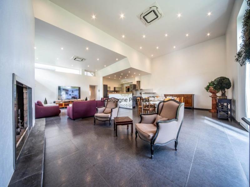 Propriété - 322 m² - 9 pièces