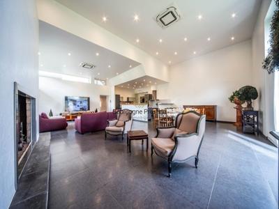 Propriété - 322 m² - 9 pièces