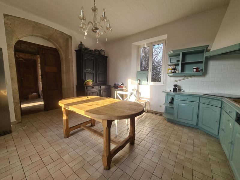 Propriété - 1 400 m² - 23 pièces