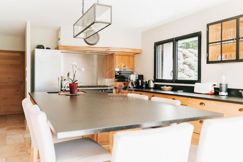 Maison - 231 m² - 6 pièces