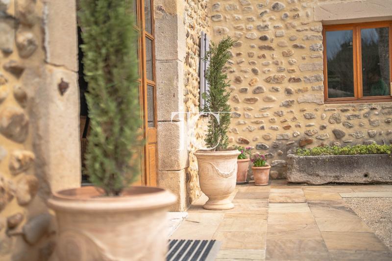 Maison - 537 m² - 12 pièces