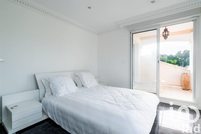 Maison - 252 m² - 8 pièces