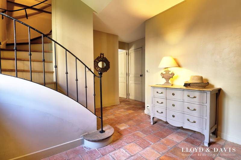 Mas - 204 m² - 9 pièces