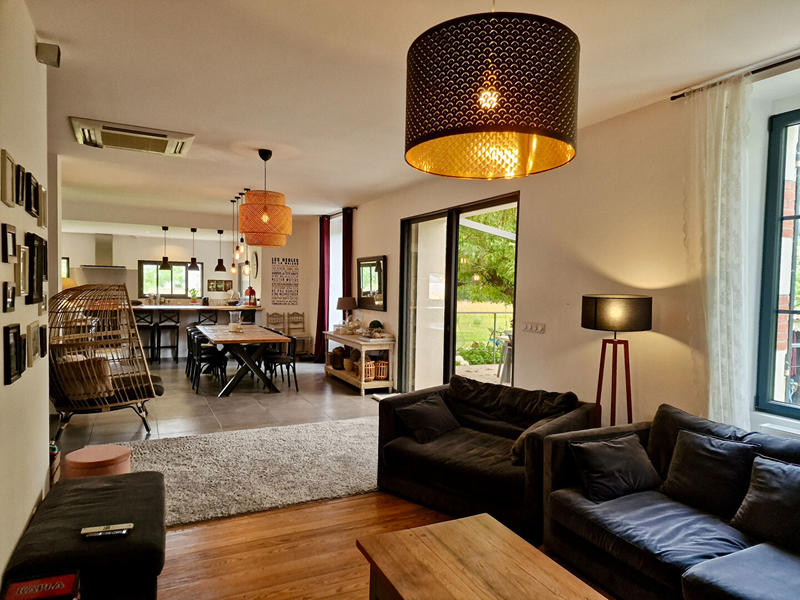 Maison - 262 m² - 9 pièces