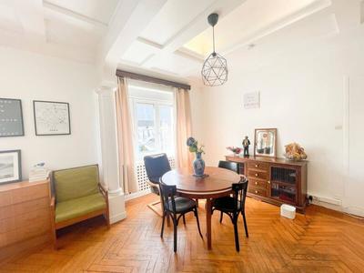 Maison - 185 m² - 10 pièces