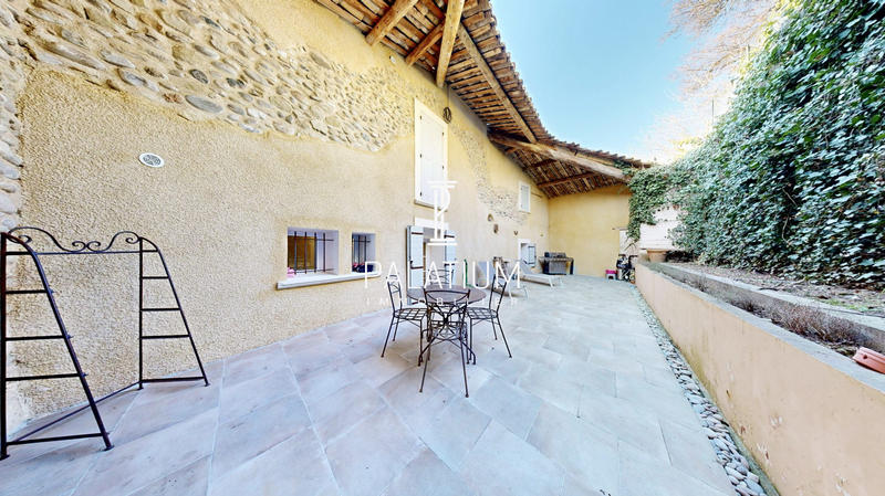 Maison - 316 m² - 9 pièces