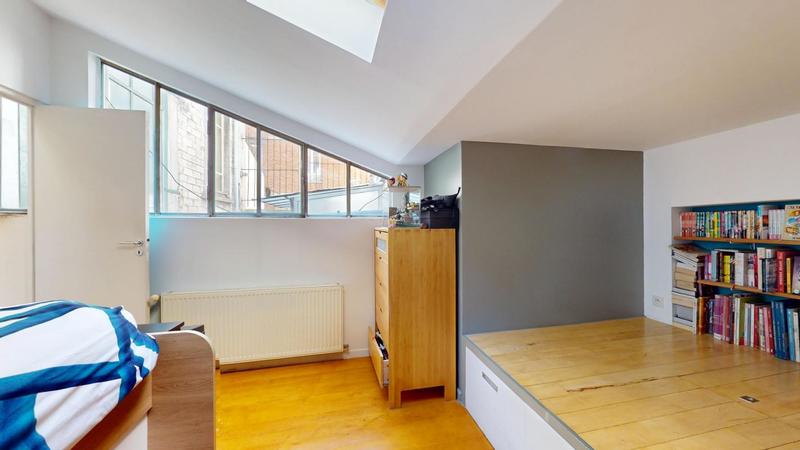 Loft - 104 m² - 5 pièces