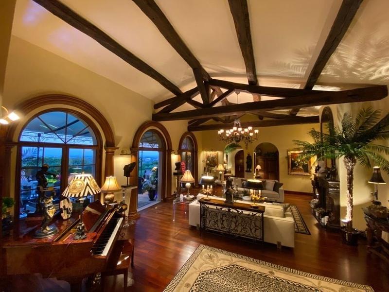 Villa - 600 m² - 8 pièces