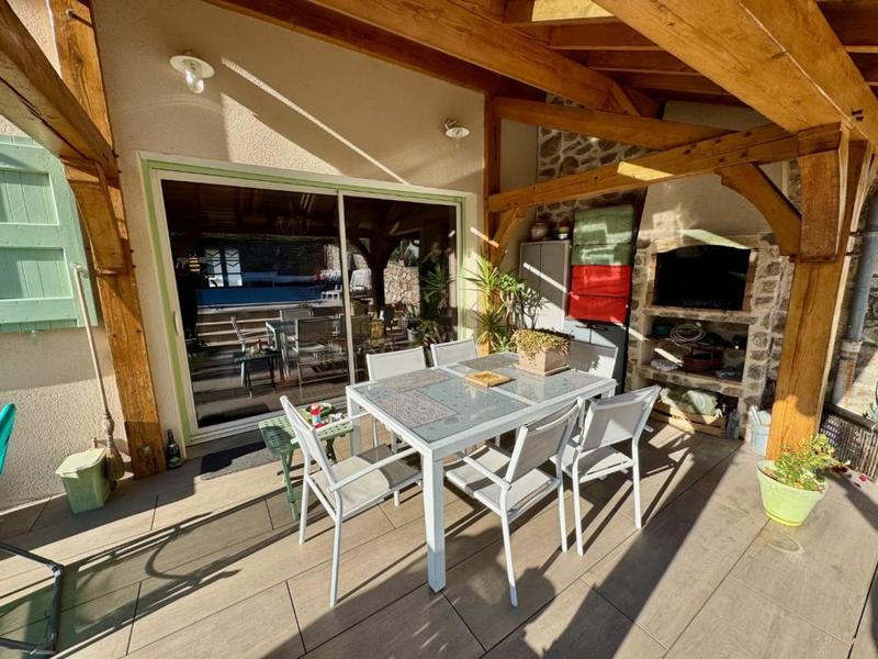 Maison traditionnelle - 175 m² - 9 pièces