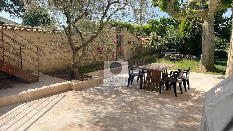 Maison - 236 m² - 7 pièces