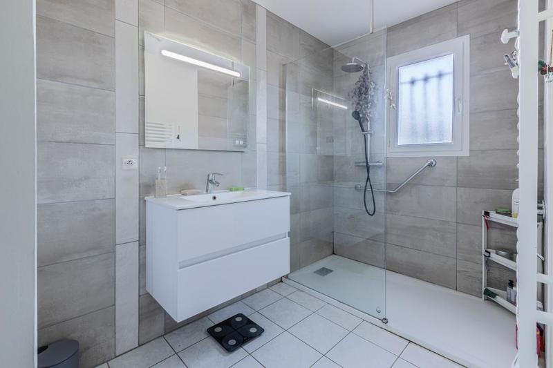 Maison ancienne - 203 m² - 8 pièces