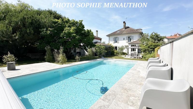 Maison bourgeoise - 330 m² - 9 pièces