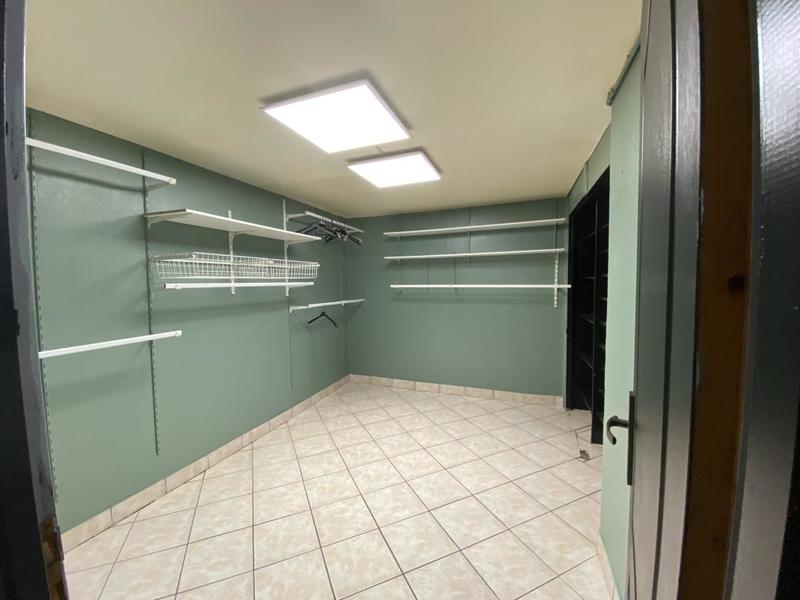 Appartement - 219 m² - 8 pièces