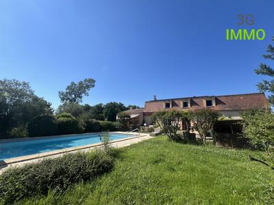 Maison - 375 m² - 10 pièces