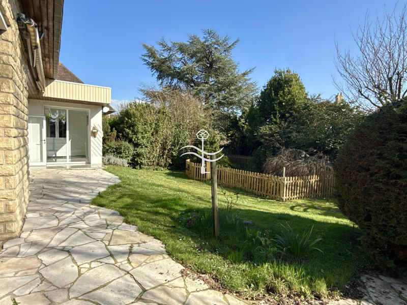 Maison - 219 m² - 7 pièces