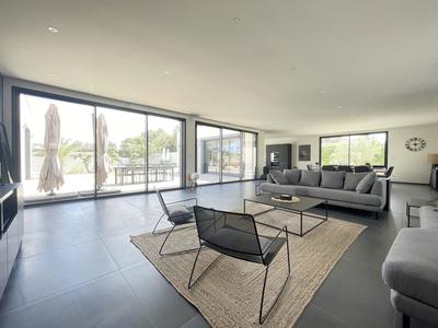 Villa - 260 m² - 8 pièces