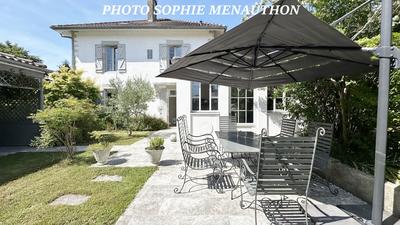Maison bourgeoise - 330 m² - 9 pièces