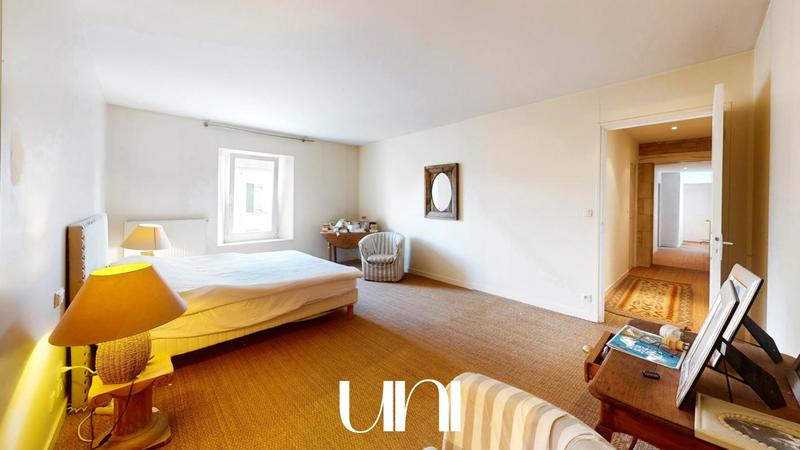 Maison - 250 m² - 6 pièces