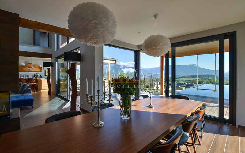 Villa - 300 m² - 7 pièces