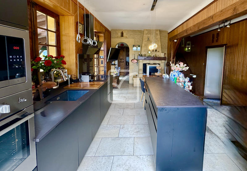 Maison - 336 m² - 12 pièces