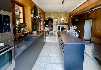 Maison - 336 m² - 12 pièces