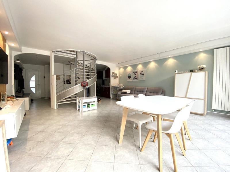 Maison - 100 m² - 5 pièces