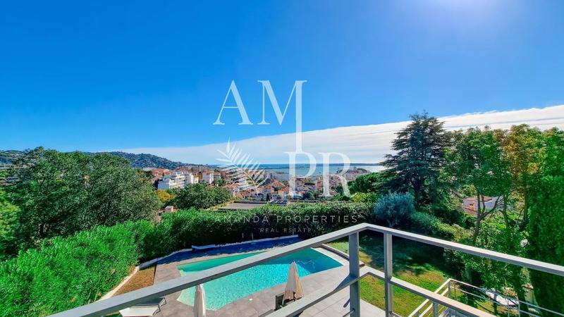 Villa - 270 m² - 8 pièces