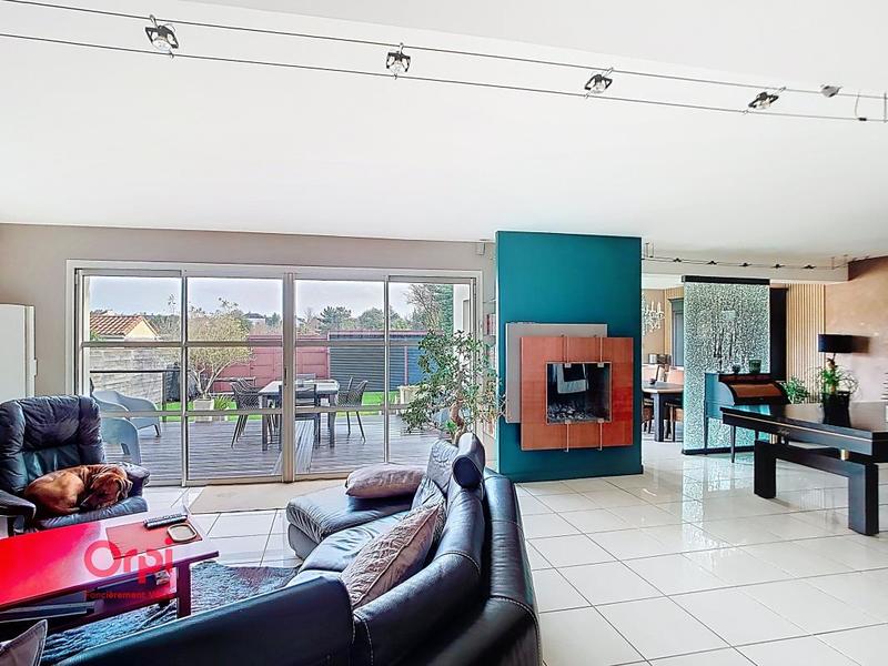 Maison - 210 m² - 6 pièces