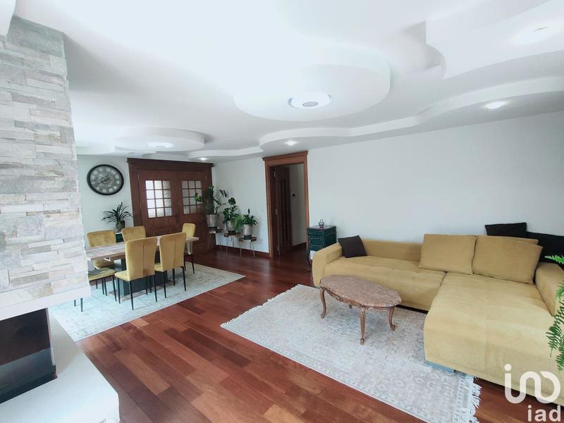 Maison - 215 m² - 8 pièces