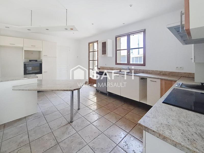 Maison - 204 m² - 9 pièces