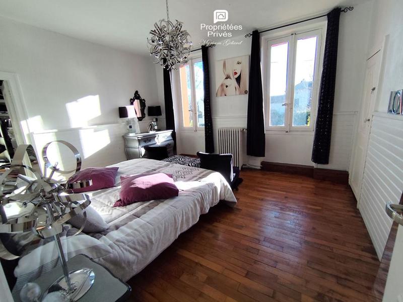 Maison - 287 m² - 10 pièces