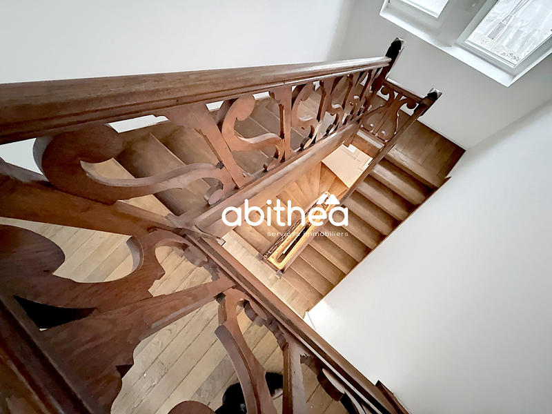 Maison - 280 m² - 11 pièces