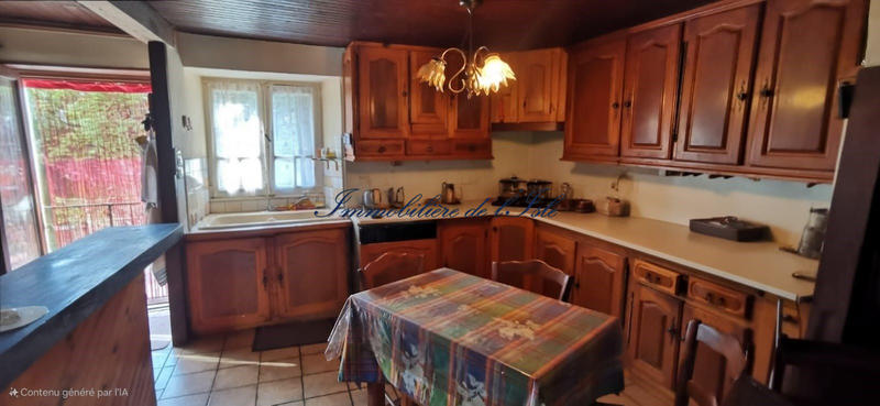 Maison - 170 m² - 8 pièces