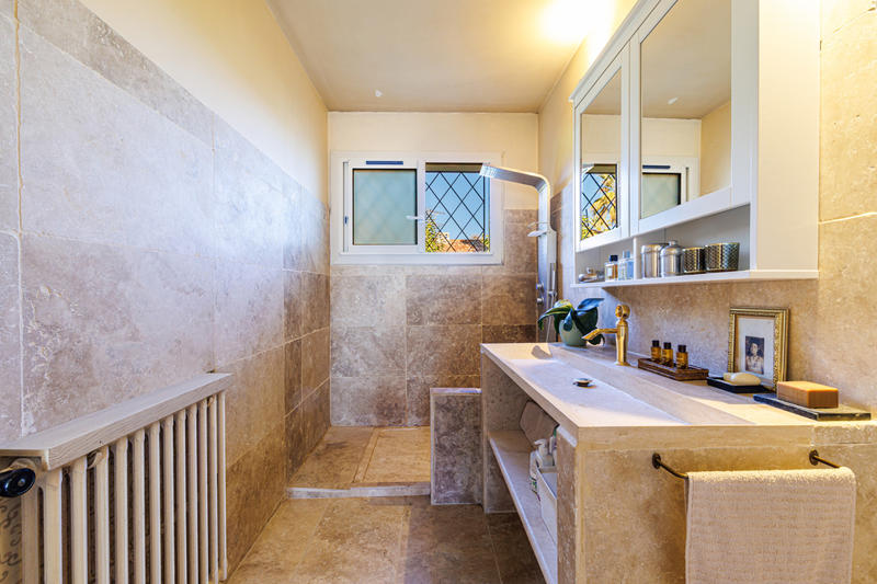 Maison - 220 m² - 7 pièces