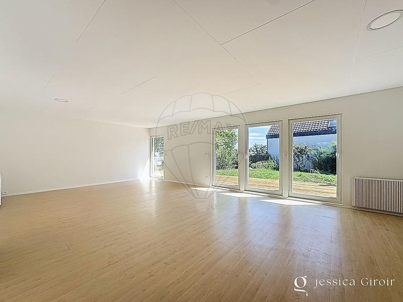 Maison - 230 m² - 8 pièces