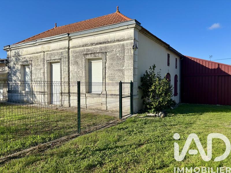 Maison - 300 m² - 11 pièces