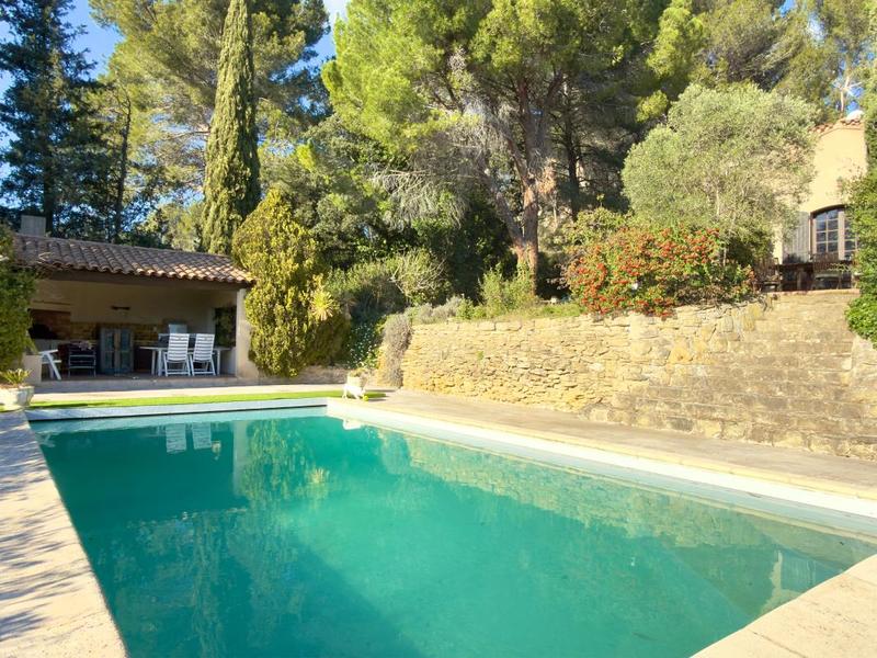 Propriété - 203 m² - 6 pièces