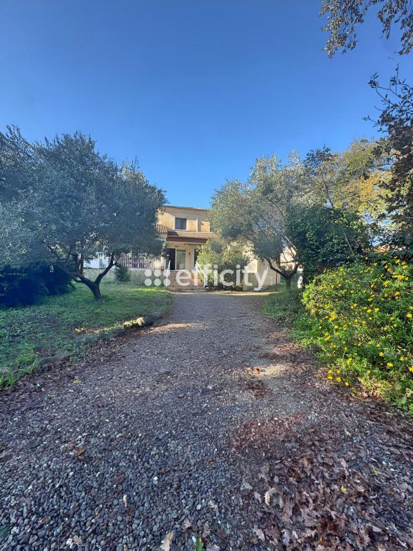 Pavillon - 160 m² - 5 pièces