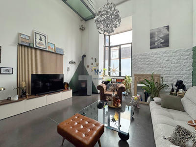 Loft - 145 m² - 6 pièces