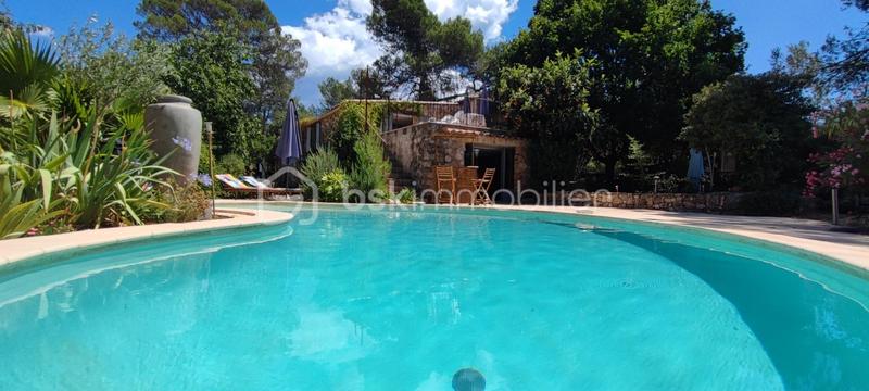 Propriété - 215 m² - 4 pièces