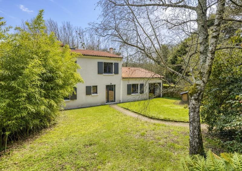Maison - 207 m² - 7 pièces