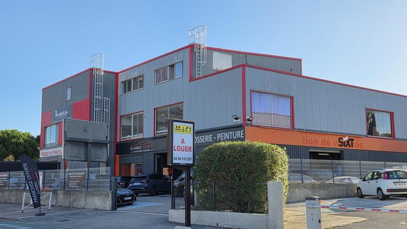 Local commercial - 1 150 m² - 4 pièces