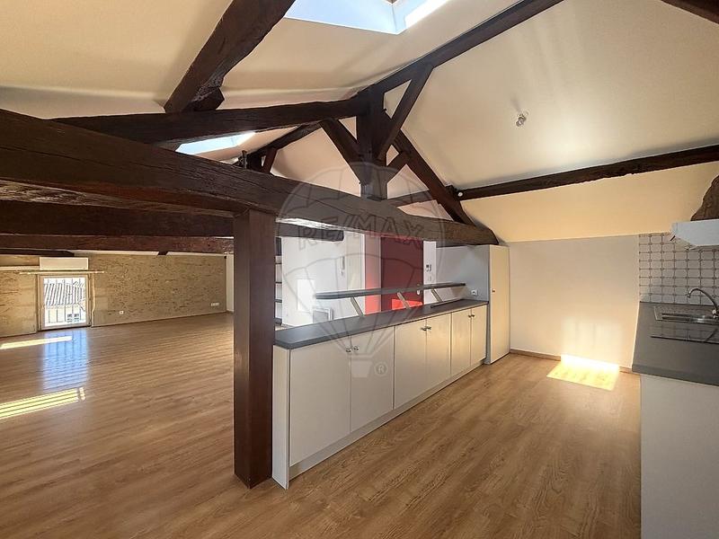 Appartement - 84 m² - 2 pièces