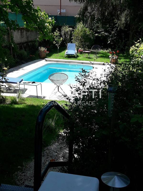 Maison - 238 m² - 6 pièces