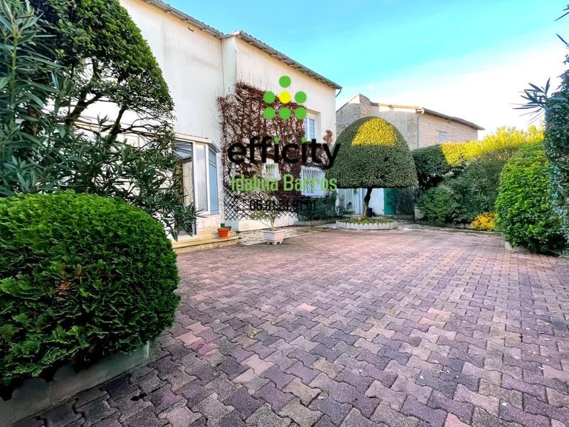 Maison - 220 m² - 6 pièces