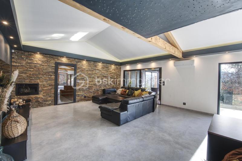 Propriété - 237 m² - 8 pièces