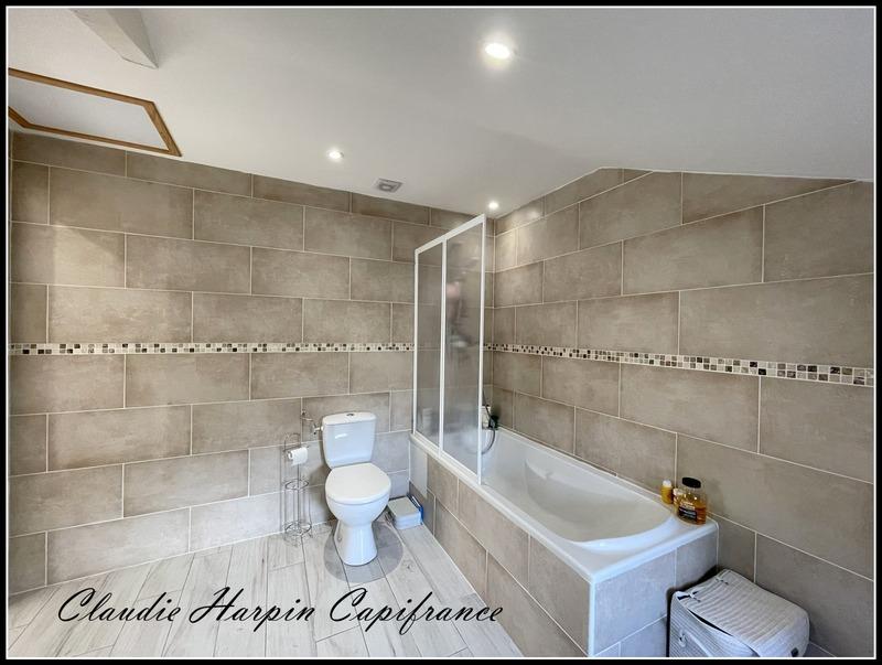 Maison - 246 m² - 10 pièces