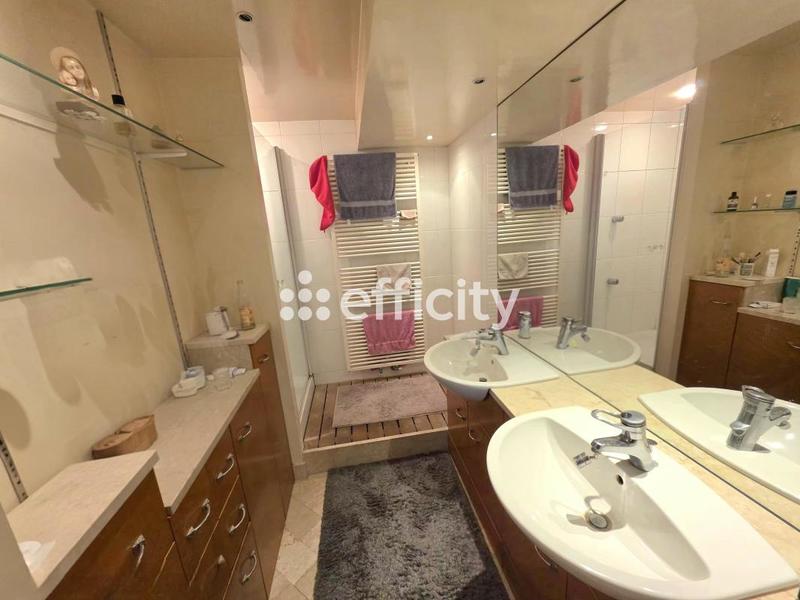 Maison - 267 m² - 11 pièces